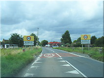 SU5385 : A417 at Blewbury village boundary by Colin Pyle