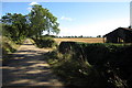 Midshires Way and derelict farm building