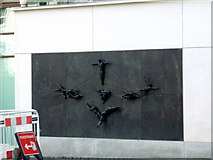 TQ2683 : Bronze sculpture on Embassy Court by Thomas Nugent