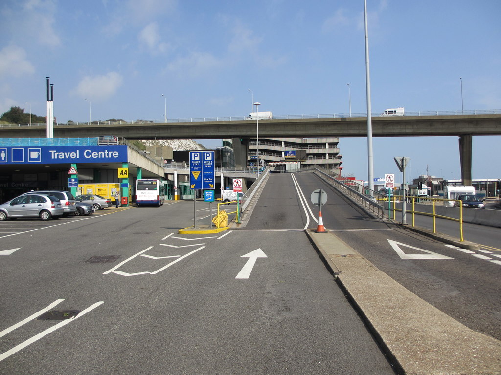 ramp-to-port-of-dover-car-park-peter-holmes-cc-by-sa-2-0-geograph