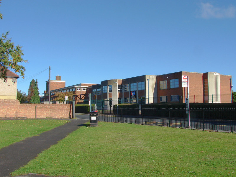 Hewens College © Alan Hunt cc-by-sa/2.0 :: Geograph Britain and Ireland