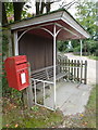 Beaulieu: postbox № SO42 137, Palace Lane