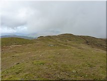NN7032 : NW along the summit ridge of Creag Uchdag by Richard Law