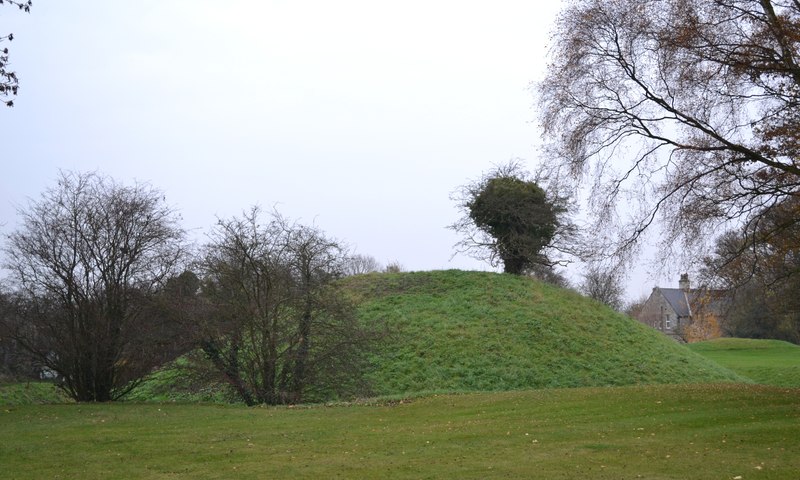 Site of the motte and bailey fort in... © Neil Theasby cc-by-sa/2.0 ...