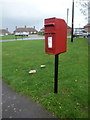 Wyke Regis: postbox № DT4 136, Dundee Road