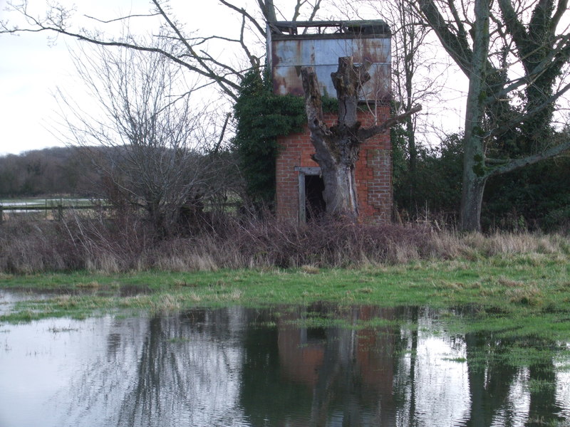 Derelict Water Tower, Hannington Wick © Vieve Forward Cc-by-sa/2.0 ...