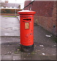 Midday Christmas 2012, forlorn post box