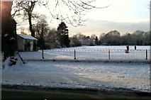 TQ1563 : Snow in Claygate by Claygate Surrey