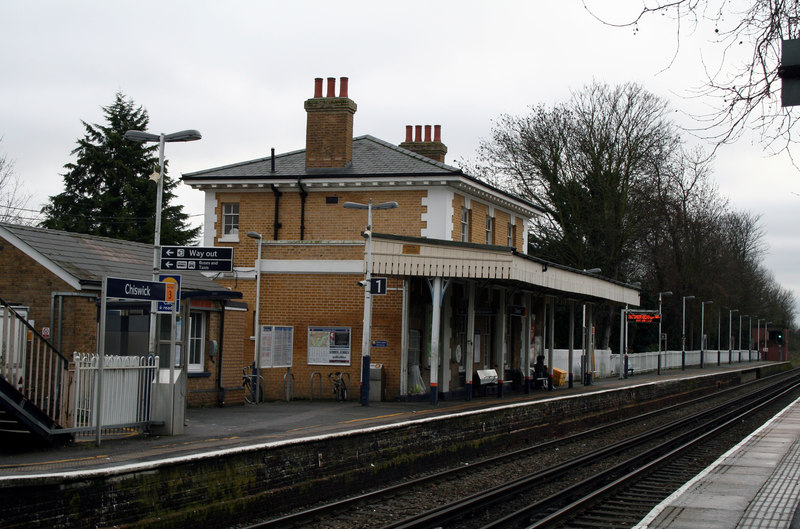 Chiswick Station © Dr Neil Clifton cc-by-sa/2.0 :: Geograph Britain and ...