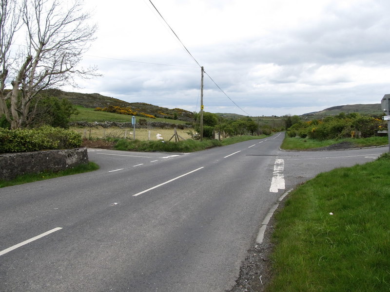 A minor cross roads on the B180 © Eric Jones cc-by-sa/2.0 :: Geograph ...