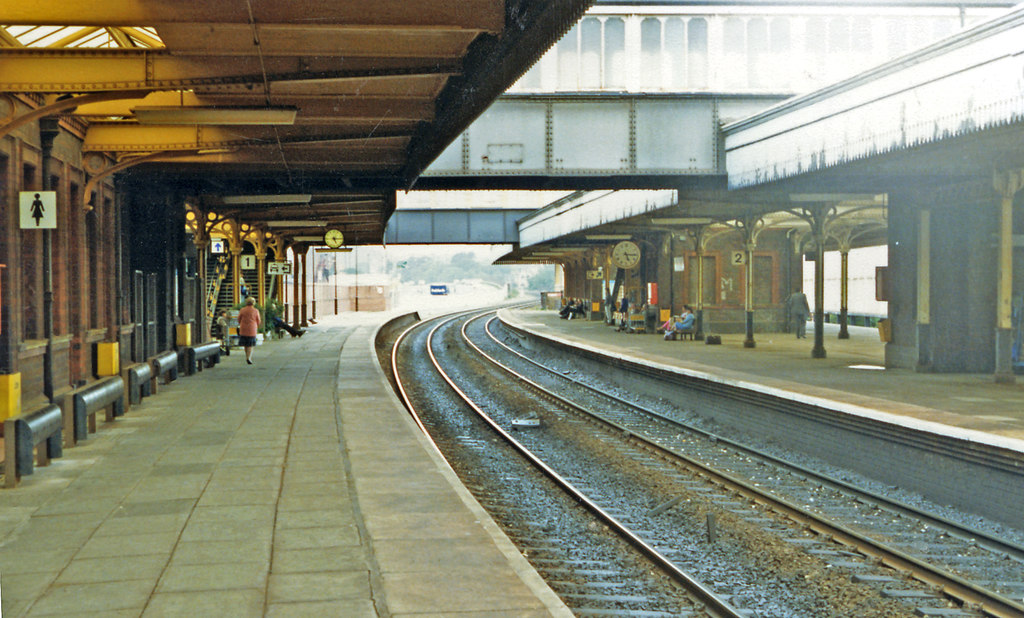 Colwyn Bay station © Ben Brooksbank cc-by-sa/2.0 :: Geograph Britain ...