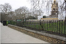 TQ2679 : Kensington Gore wall opposite the Royal Albert Hall by Roger Templeman