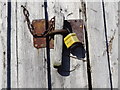 TQ2015 : Padlock and chain on an old shed by Ian Cunliffe