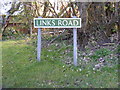 Links Road sign