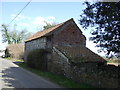 ST6687 : Old farm building on Itchington Road by JThomas