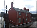 Cottage by the Birmingham and Fazeley Canal