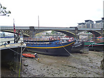 TQ2676 : Battersea:  Beached boats and Battersea Railway Bridge by Dr Neil Clifton
