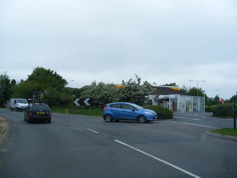 entrance-to-the-shell-garage-geographer-cc-by-sa-2-0-geograph