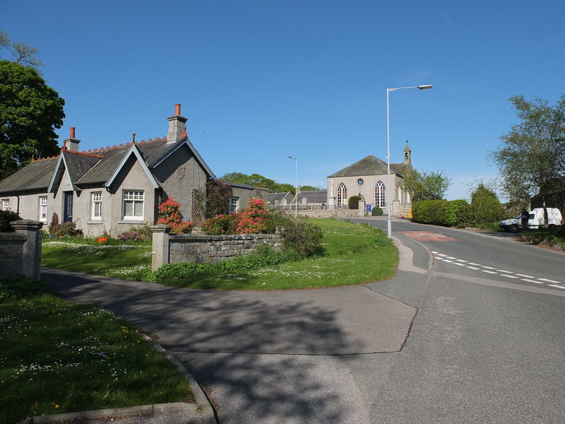 Village approach, Kirkton of Skene © Bill Harrison ccbysa/2.0