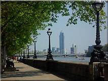 TQ2777 : On Chelsea Embankment by Ed of the South