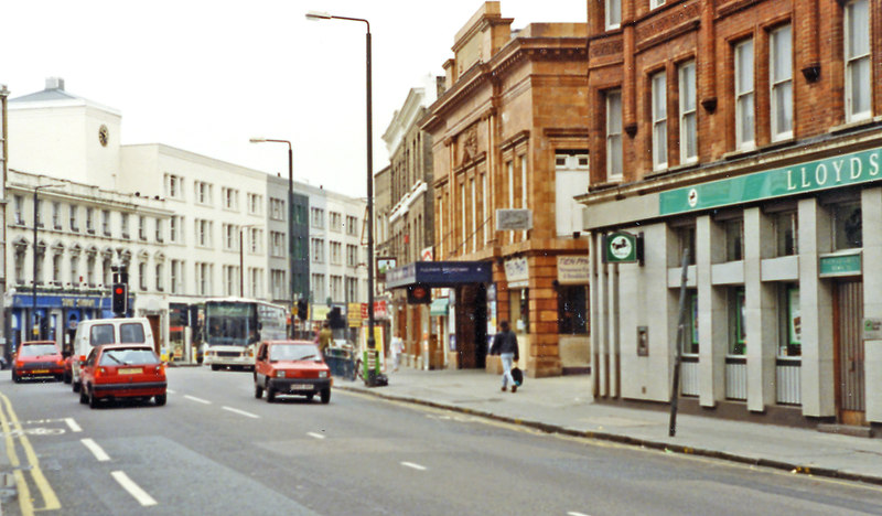 Fulham Broadway Station, Exterior, 1991 © Ben Brooksbank Cc-by-sa 2.0 