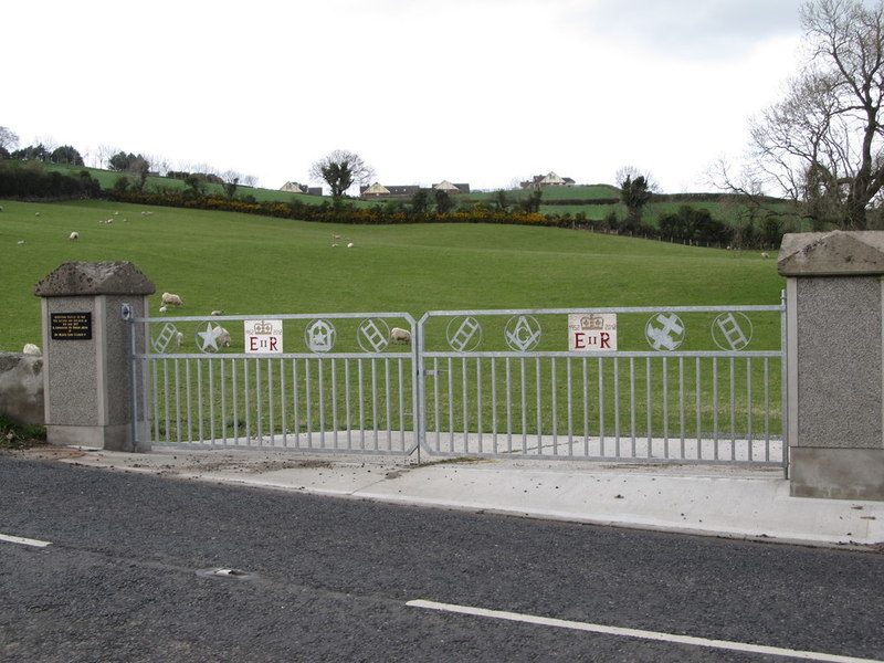 loyal-orange-order-symbols-on-the-eric-jones-cc-by-sa-2-0-geograph-ireland