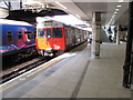 TQ2681 : Circle line train at Hammersmith and City platform, Paddington by David Hawgood