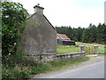 Derelict farm house and outbuildings south of Leitrim Lodge Wood