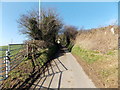 Field gate and stile, Sandpits Lane, Sandpits