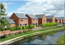 SO9396 : New canalside housing near Ettingshall, Wolverhampton by Roger  D Kidd