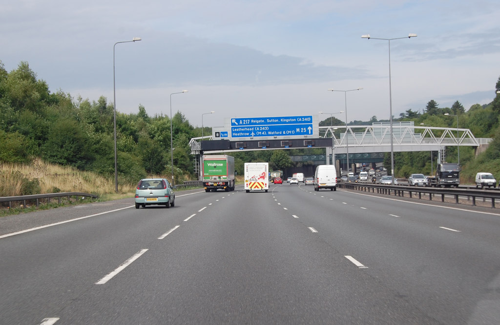 M25 Half Mile To Junction 8 © Julian P Guffogg Cc-by-sa 2.0 :: Geograph 