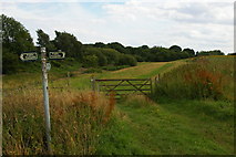 TF3865 : Junction of footpaths north of Keal Carr by Christopher Hilton