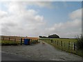 Farm track to Clixby Top Farm