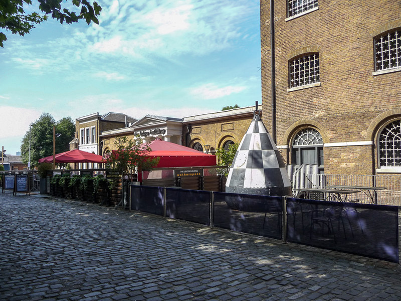 wetherspoons-north-dock-canary-wharf-christine-matthews-cc-by