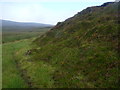 NN4762 : Steep heathery bank of Allt Dubh Garbh west of Loch Ericht by ian shiell