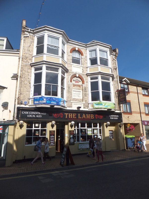 The Lamb Inn, Ilfracombe High Street © David Smith cc-by-sa/2.0 ...