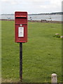 Y Felinheli: postbox № LL56 327, Beach Road