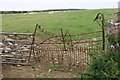 Dilapidated field gate near Pen-lan-Mabws