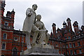 Thomas & Jane Holloway statue, Royal Holloway