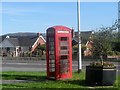 Blwch ffon traddodiadol / A traditional phone kiosk