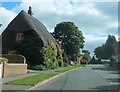 Thatched cottage near school in Mursley