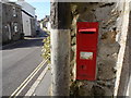 Marazion: postbox № TR17 32, Turnpike Hill