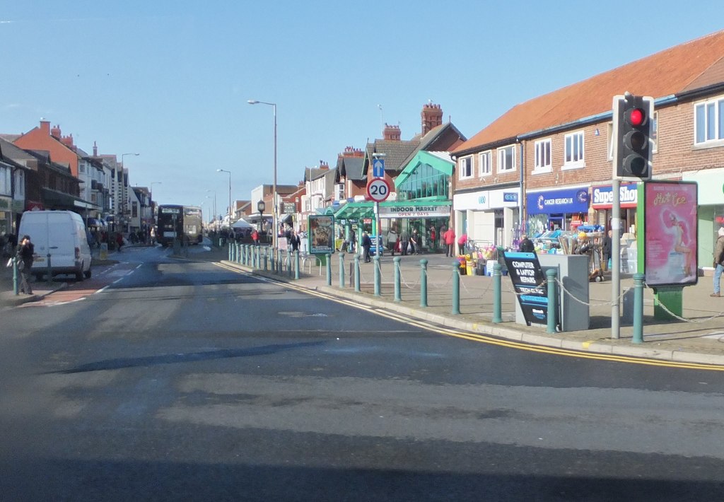 Victoria Road West, Cleveleys © Barbara Carr ccbysa/2.0 Geograph