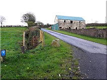 H3873 : Stone barn, Cloghog Upper by Kenneth  Allen