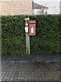 TM3491 : Yarmouth Road Postbox by Geographer