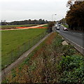SU4708 : Hamble railway station access path, Hamble-le-Rice by Jaggery