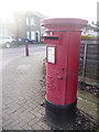 Stanstead Abbotts: postbox № SG12 53, High Street