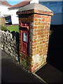 New Milton: postbox № BH25 125, Manor Road