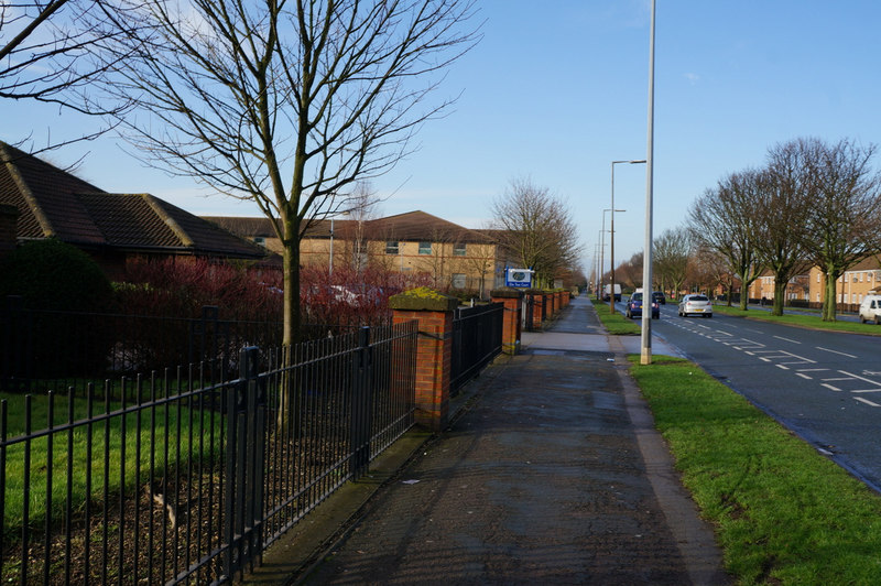 Preston Road, Hull © Ian S cc-by-sa/2.0 :: Geograph Britain and Ireland