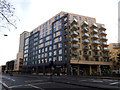 Bermondsey Spa: Apartment block with Tesco Metro